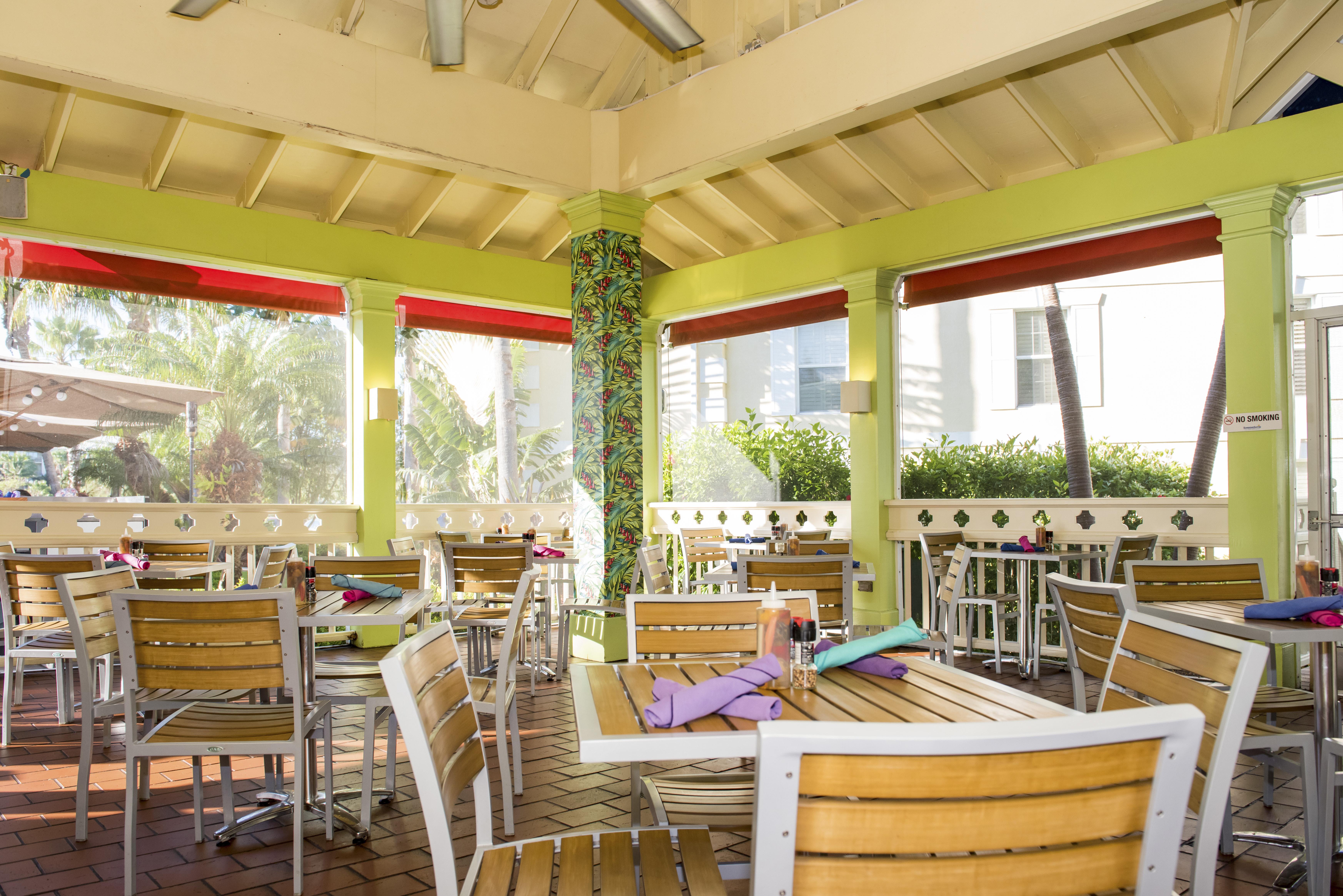 Sunshine Suites Resort West Bay Екстериор снимка
