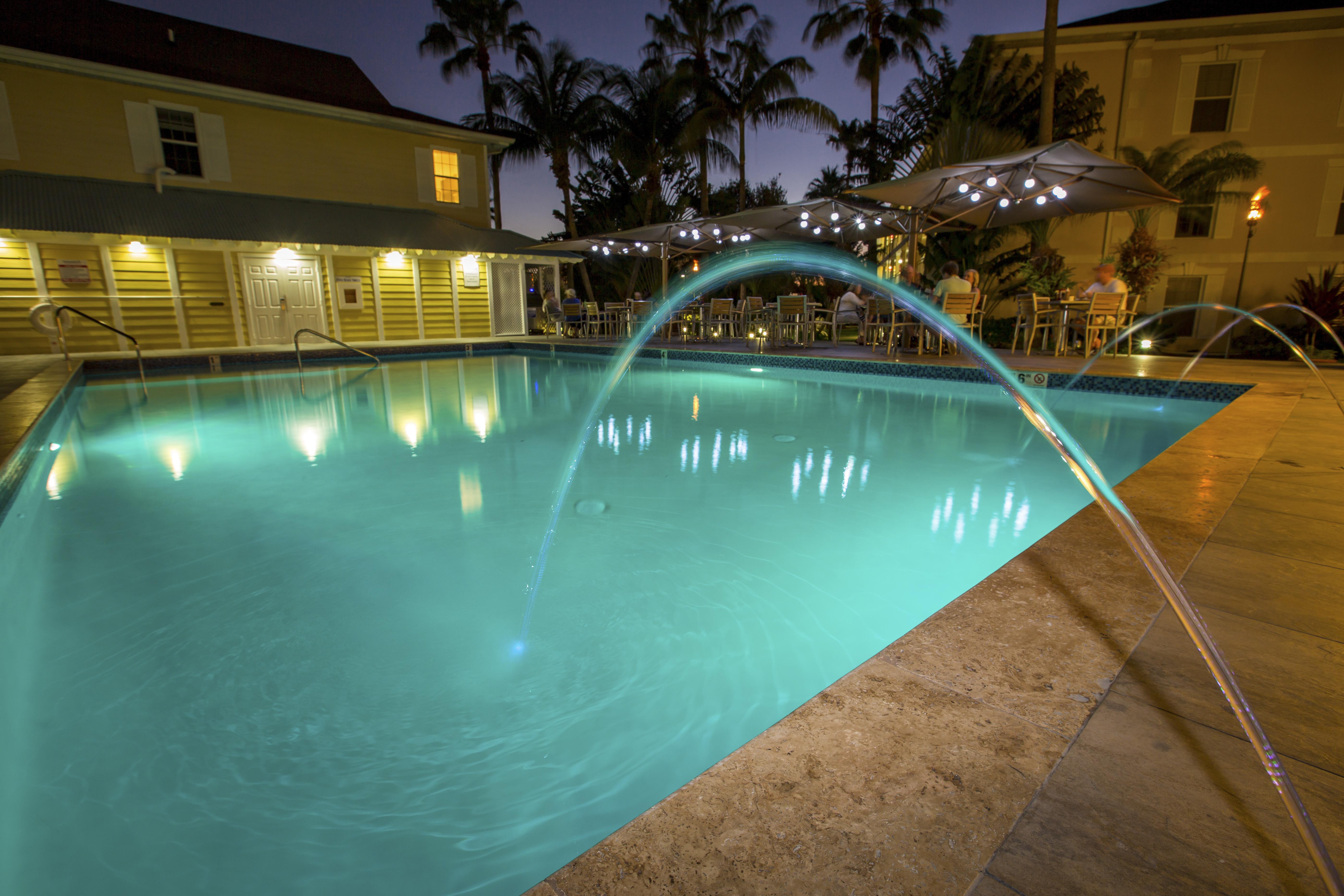 Sunshine Suites Resort West Bay Екстериор снимка