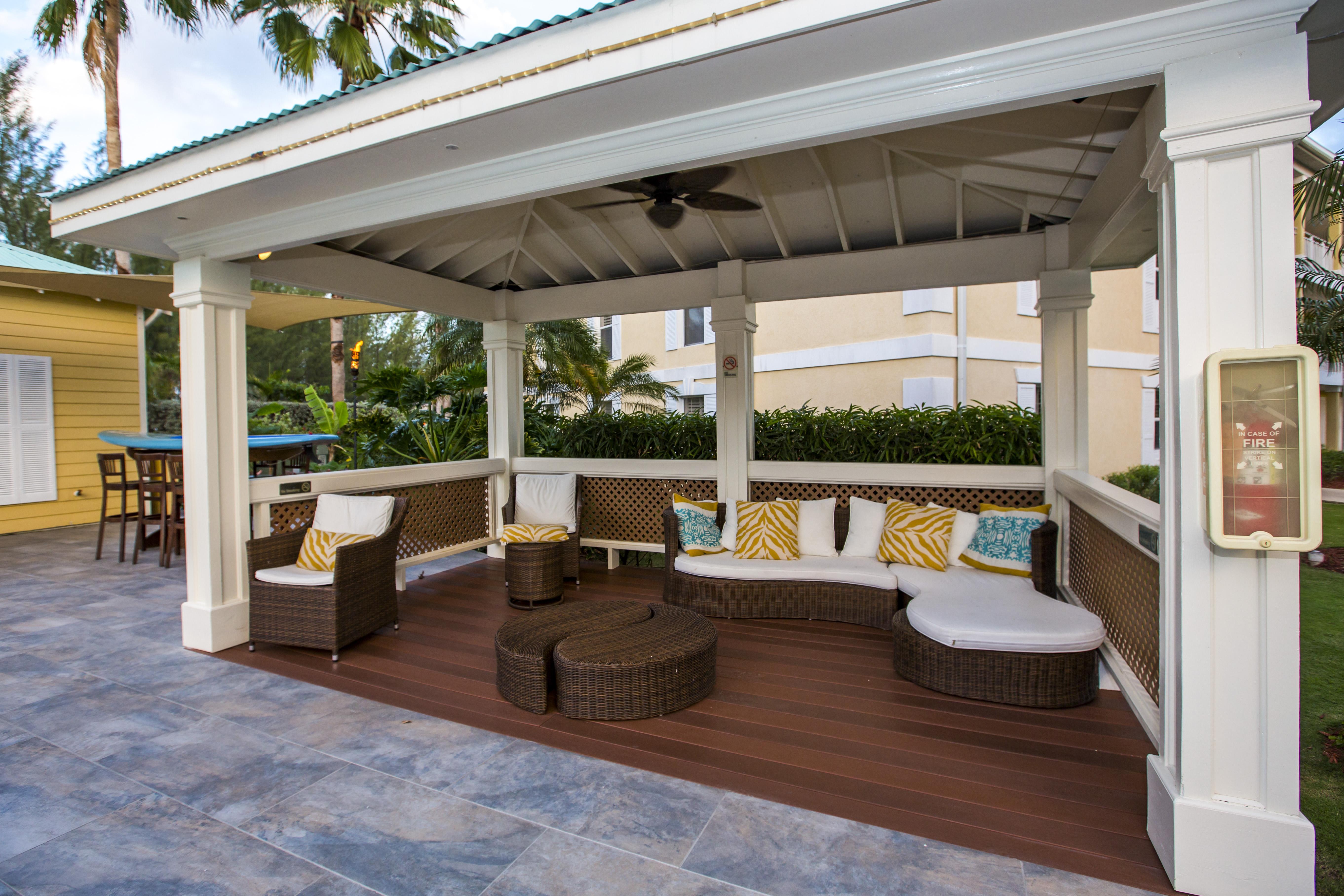 Sunshine Suites Resort West Bay Екстериор снимка