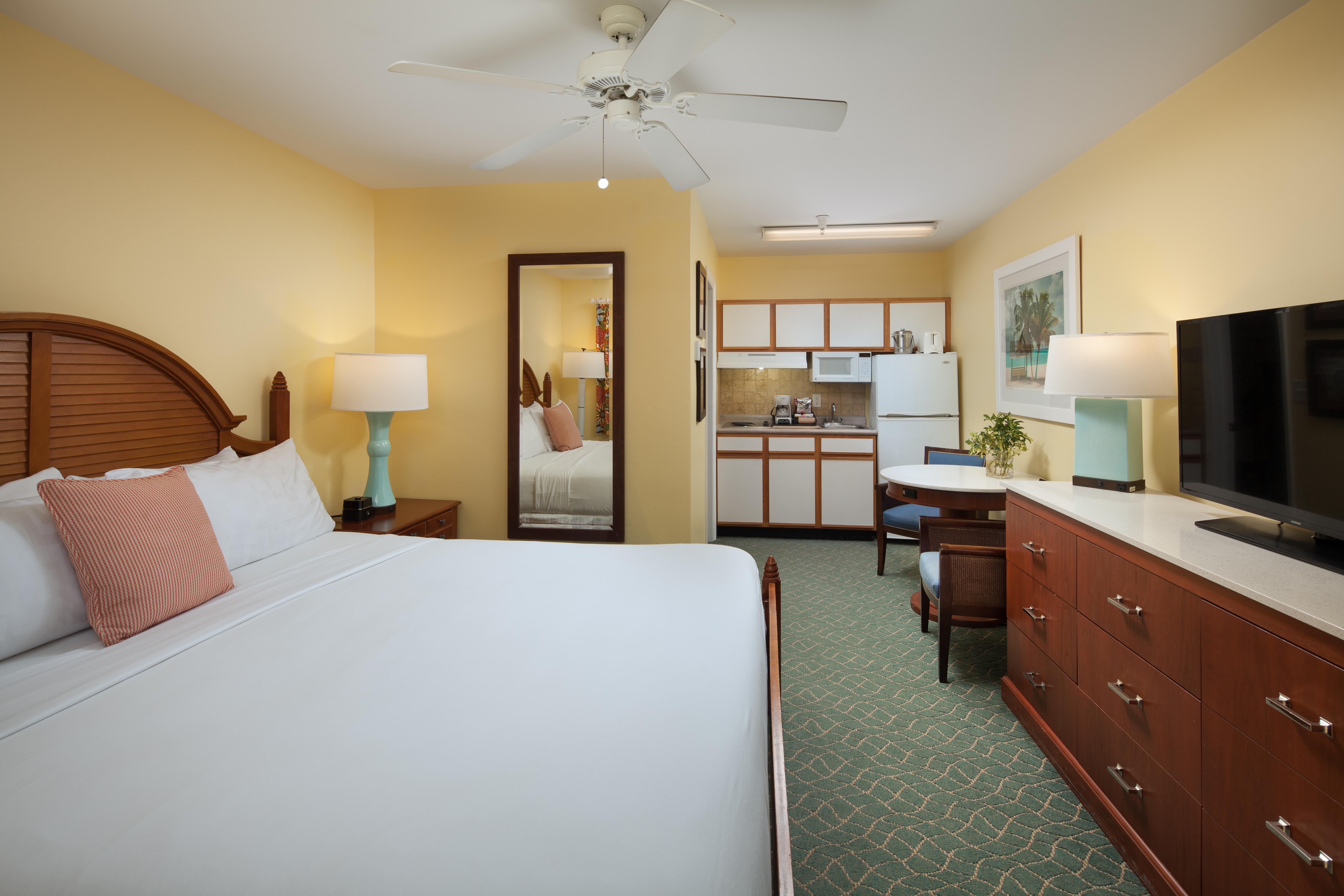 Sunshine Suites Resort West Bay Екстериор снимка