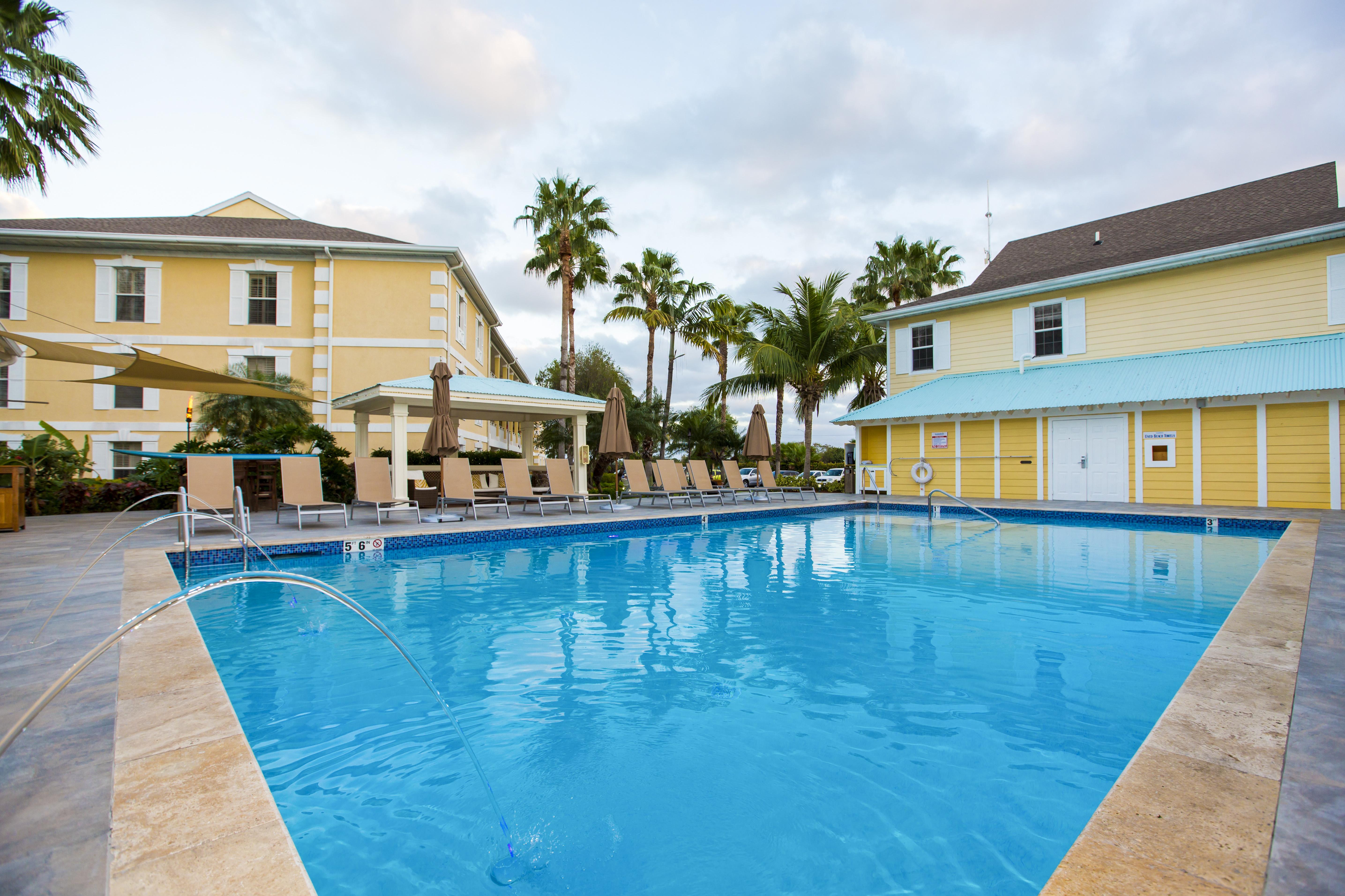 Sunshine Suites Resort West Bay Екстериор снимка