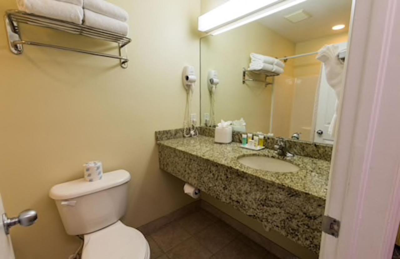 Sunshine Suites Resort West Bay Екстериор снимка