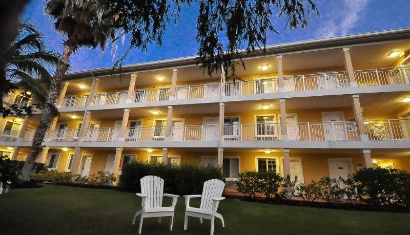 Sunshine Suites Resort West Bay Екстериор снимка