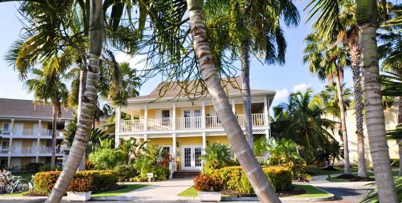 Sunshine Suites Resort West Bay Екстериор снимка