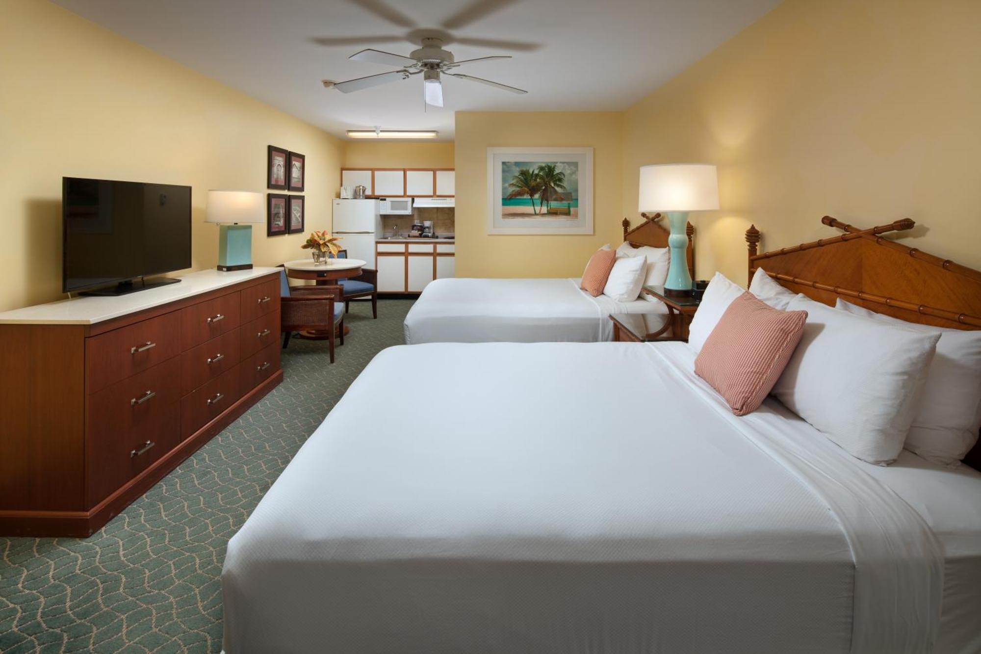 Sunshine Suites Resort West Bay Екстериор снимка