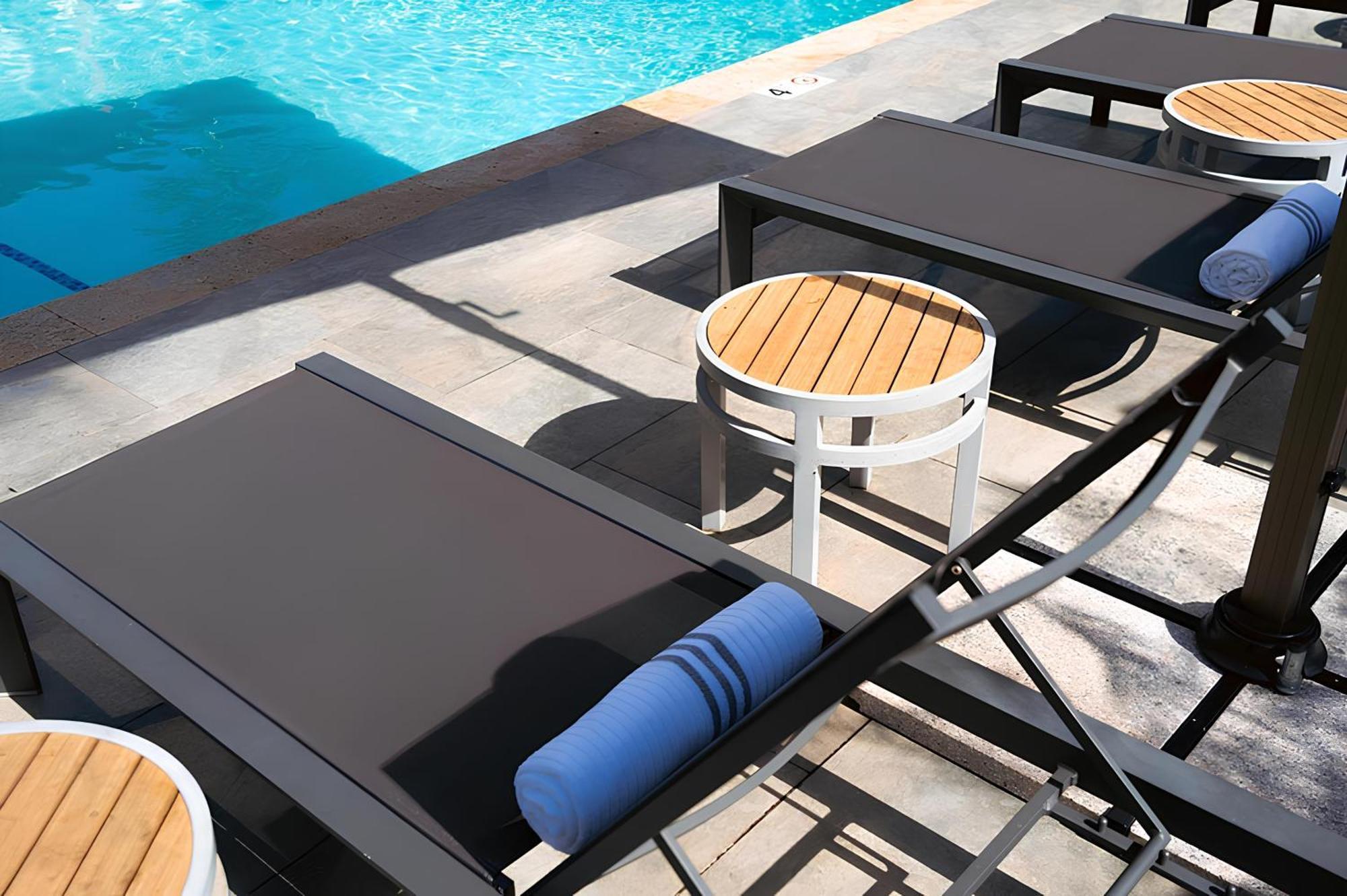Sunshine Suites Resort West Bay Екстериор снимка